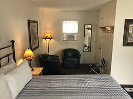 Harbor's Edge Motel