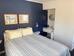 Harbor's Edge Motel
