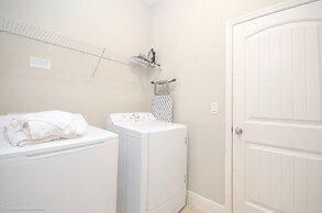 H5294 Ultimate 6 Bedroom 5 Bathroom Home With Pool