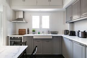 UPSTREET Elegant Luminous 3BD Apt-Kolonaki