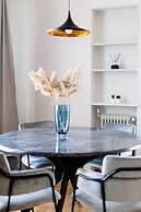 UPSTREET Elegant Luminous 3BD Apt-Kolonaki