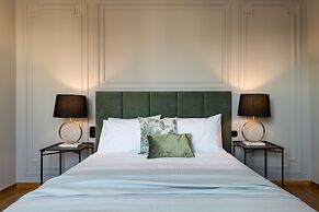 UPSTREET Elegant Luminous 3BD Apt-Kolonaki