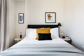 UPSTREET Elegant Luminous 3BD Apt-Kolonaki