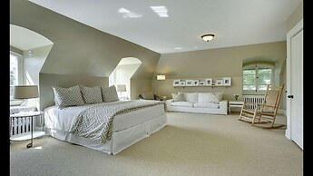 Luxury Whittier Mansion-3rd Floor Suite