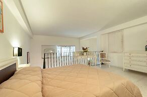 Lounge of the Barons at Sit