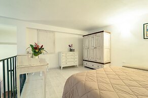 Lounge of the Barons at Sit