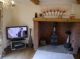 Measure Cottage - Sleeps up to 5 - Henley in Arden - HOT TUB