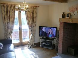 Measure Cottage - Sleeps up to 5 - Henley in Arden - HOT TUB
