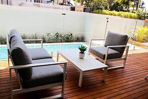 Fat Frog Beach Houses