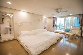 SG Tailored Serviced Home 5min walk from metro