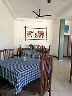 Dasu's Restaurant & Villa