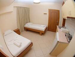 Nikos Hotel and Apartments