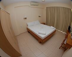 Nikos Hotel and Apartments