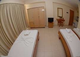 Nikos Hotel and Apartments