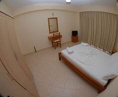 Nikos Hotel and Apartments