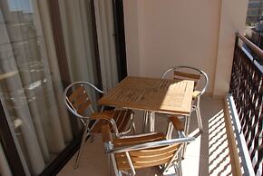 Nikos Hotel and Apartments