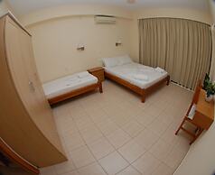 Nikos Hotel and Apartments