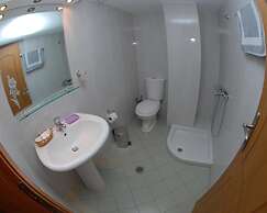 Nikos Hotel and Apartments