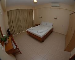 Nikos Hotel and Apartments