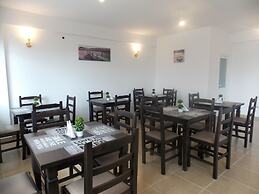 Nikos Hotel and Apartments