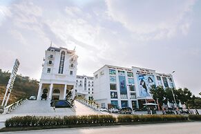 Duc Huy Grand Hotel & Spa