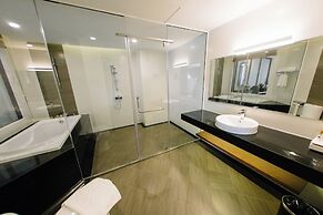 Duc Huy Grand Hotel & Spa