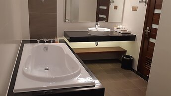 Duc Huy Grand Hotel & Spa