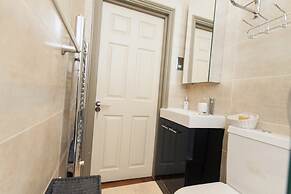 Old Brompton 2 Exclusive Atmosphere