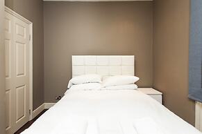 Old Brompton 2 Exclusive Atmosphere