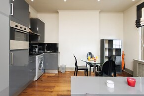 Old Brompton 2 Exclusive Atmosphere