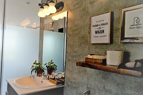 Oasis Hotel & Apartment