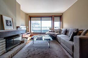 DAHome - Collector's Luxurious Apartment