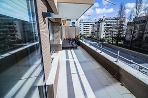 DAHome - Collector's Luxurious Apartment