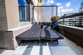 DAHome - Collector's Luxurious Apartment