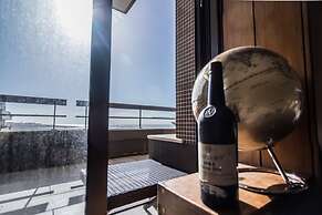 DAHome - Collector's Luxurious Apartment