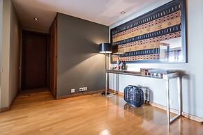 DAHome - Collector's Luxurious Apartment