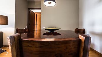 DAHome - Collector's Luxurious Apartment