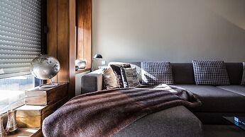 DAHome - Collector's Luxurious Apartment