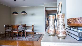 DAHome - Collector's Luxurious Apartment