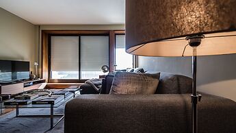 DAHome - Collector's Luxurious Apartment