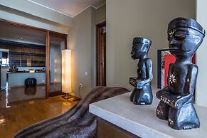 DAHome - Collector's Luxurious Apartment