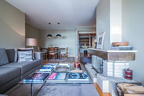 DAHome - Collector's Luxurious Apartment
