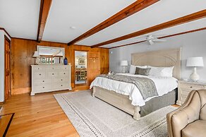 Isaiah Hall Bed & Breakfast Inn