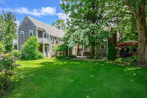 Isaiah Hall Bed & Breakfast Inn