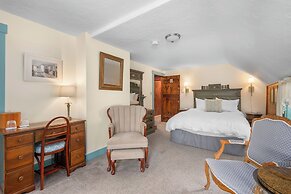 Isaiah Hall Bed & Breakfast Inn