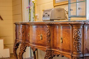 Isaiah Hall Bed & Breakfast Inn