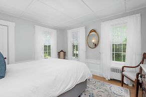 Isaiah Hall Bed & Breakfast Inn