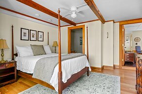 Isaiah Hall Bed & Breakfast Inn