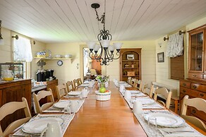 Isaiah Hall Bed & Breakfast Inn