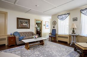 Isaiah Hall Bed & Breakfast Inn